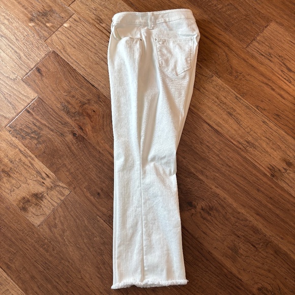 Chico's Size 2 White Perfect Stretch Girlfriend Flare Ankle Jeans Womens Size 12 - Picture 8 of 17